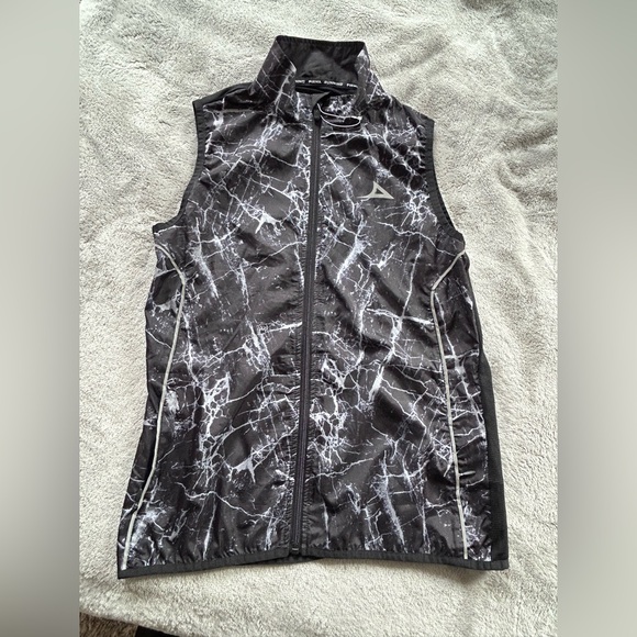 Jackets & Blazers - Pirma Black and White Marble‎ Print Running Vest
